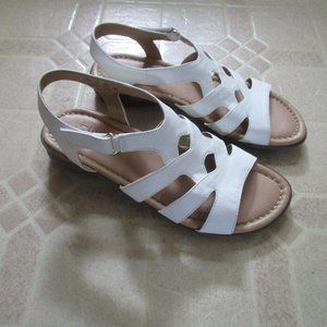 Women's Size 7-1/2M Naturalizer White Sandals